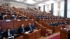 Жогорку Кеңеш фамилияга "теги" мүчөсүн кошуу боюнча мыйзам долбоорун биринчи окууда колдоду