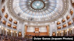 În 30 de ani, Constituția României a fost amendată o dată: în 2003. Dar nu în capitolele esențiale, ci în vederea aderării României la UE și NATO.