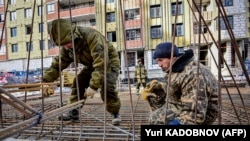 Орусия. Курулушта иштеген мигранттар. Сүрөттүн макалага тиешеси жок. Иллюстрация үчүн колдонулду.