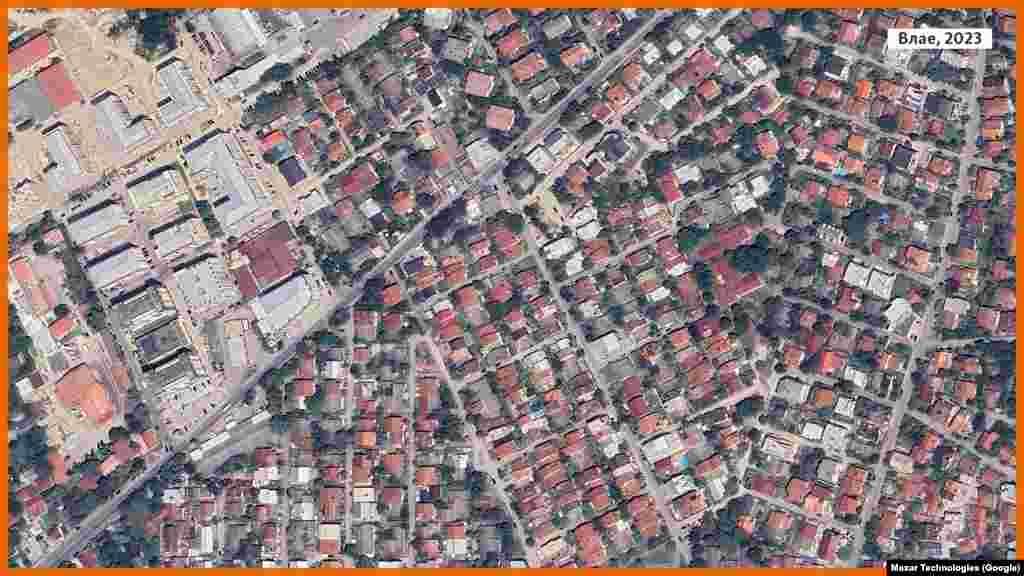Vlae je također naselje u opštini Karpoš koje je doživjelo betonizaciju, a građani su podnijeli prigovore protiv urbanističkih planova. Na državnom zemljištu, umjesto parkova i javnih površina, kako su tražili građani, predviđene su građevine drugačijeg karaktera. Prema Popisu stanovništva 2022. godine u Karpošu je bilo 19.680 domaćinstava, a 2023. godine broj se povećao na 24.589 domaćinstava.