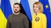 Голова уряду Естонії Кая Каллас (п) вітає в Таллінні президента України Володимира Зеленського, архівне фото