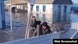 Эвакуация жителей Аралтала в Западно-Казахстанской области во время паводков. 30 марта 2024 года