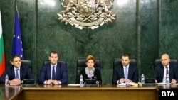 Зам.-председателят на ДАНС Петър Петров, прокурор Ангел Кънев, административният ръководител на СГП Илиана Кирилова, зам.-главният прокурор на София Христо Кръстев и директорът на ГДБОП Явор Серафимов (от ляво надясно) дадоха пресконференция