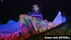 Artistja Renea Begolli në ekspozitën "Thuaje për të më kujtuar, që të mos harrojmë".