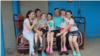 „Când am cerut-o în căsătorie, i-am spus că vreau cinci copii”. Povestea unei familii cu doi copii biologici și trei adoptați