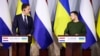 Про це голова уряду Нідерландів Марк Рютте (ліворуч) повідомив Володимиру Зеленському в телефонній розмові