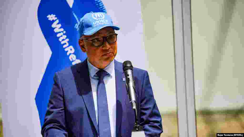 Arjun Shrestha, shef i misionit të UNHCR-së në Kosovë, ka thënë në hapje të instalacionit se askush nuk vendos nga dëshira të jetë refugjat. “Për shumë njerëz, është mundësia e vetme e mbijetesës. Refugjatët kanë nevojë për solidaritetin tonë, më shumë se kurrë më parë”. Sipas tij, Dita Ndërkombëtare e Refugjatëve tregon për vullnetin kolektiv të njerëzimit për t’i kaluar sfidat që lidhen me refugjatët.
