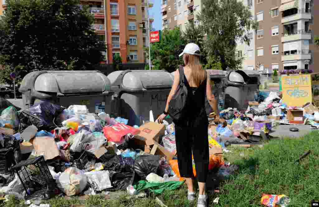Drejtoresha e Higjienës Komunale, Kosana Mazneva, ka thënë se nga puna janë larguar vetëm personat që nuk kanë punuar, ndërkohë që kanë figuruar në listën për rroga.