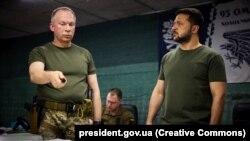 За словами президента, обговорення стосувалося оборонних дій та українських позицій на Харківщині та окремо – в районі Часового Яру