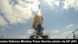 Загальний залп складає до восьми ракет
