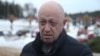 Șeful grupării de mercenari Wagner, un apropiat al lui Vladimir Putin, fost șef al cateringului de la Kremlin, susține că luptătorii săi ar fi înconjurat Bahmutul.
