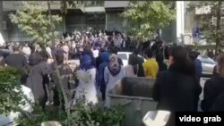 تجمع وکلا در سال گذشته در تهران در اعتراض به سرکوبها (عکس از آرشیو)