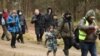 Izbeglice i migranti na putu ka graničnom prelazu Bruzgi ka Poljskoj iz Belorusije, 15. novembar 2021. 