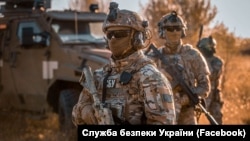 За даними спецслужби, підозрювані шукали клієнтів через спеціалізовану інтернет-платформу