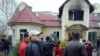 Сожженный дом изгнанного в результате народных волнений президента Кыргызстана Курманбека Бакиева. Бишкек, 8 апреля 2010 года. 