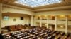 Осталось всего одно чтение, и граждане Евросоюза получат полное право выбирать и быть избранными в парламент, что открывает им, в свою очередь, путь к высоким правительственным креслам