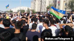 2022 йил июль ойи бошида Нукусда кузатилган норозилик чиқишларидан лавҳа