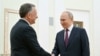 ABŞ-nyň prezidenti Donald Trampyň ýörite wekili Stiw Witkoff Russiýanyň prezidenti Wladimir Putin bilen görüşýär. Arhiw suraty