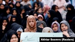 په کوټه کې په احتجاج ناست شيعه هزاره وګړي