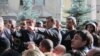 Вместе с тем было объявлено о том что, у дома Тедеева вечером в понедельник также пройдет собрание