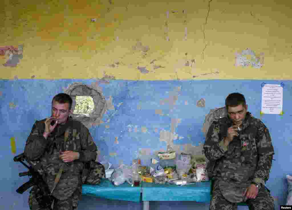 Вояки Нацгвардії на КПП біля селища Слов'яносербськ, Луганської області, 10 вересня 2014 року