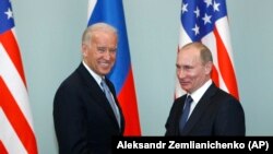АҚШ вице-президенті Джо Байден мен Ресей премьер-министрі Владимир Путин. Мәскеу, Ресей. 10 наурыз, 2011 жыл.