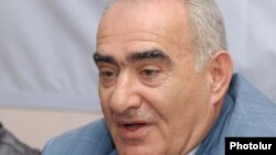 Գալուստ Սահակյան, արխիվ