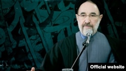 بنابر اعلام رسمی مقام‌های بلند‌پایه قوه قضائیه٬ محمد خاتمی٬ «ممنوع التصویر»، «ممنوع البیان» و «ممنوع الخروج» شده است.

