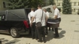Familia, prietenii și colegii organizează o ceremonie de rămas bun pe 8 august pentru jurnalista ucraineană Victoria Roșcina, care se pare că a fost torturată înainte de a muri în timp ce se afla în captivitate în Rusia.