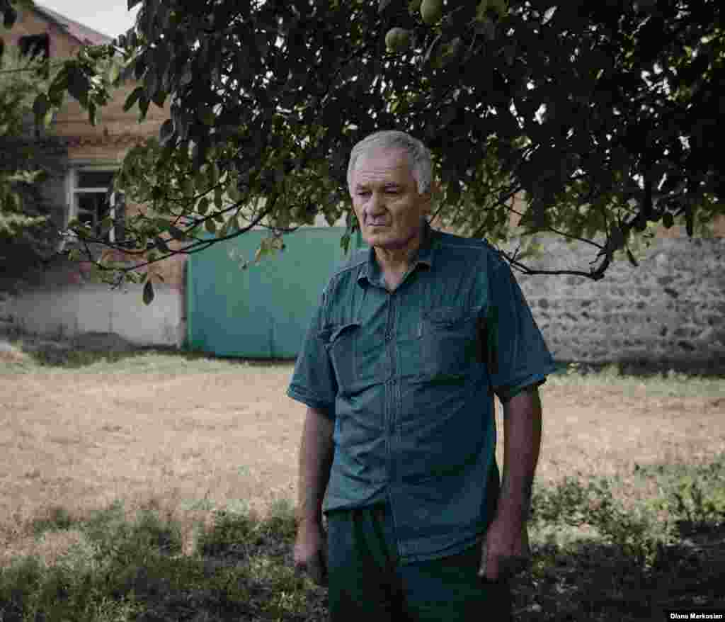 "Дида ккола гьей нижеда аскlой йигин",-гьедин абула 63 сон барав Коков Русланица жиндир яс Оксанал хlакъалъулъ. Гьей гьаюраб къолъун букlараб 1 сентябралда гьес ва гьесул вас 27 сон барав Урузмагица кидаго кlодо гьабула гьеб къо Оксанае бокьулеб букlараб квенги столалда лъун. Школалда гьужум унаго гьесул кlиго гордуялъул цlурдул рекун рукlана. Гьес гьел жеги лъун гьечlо.