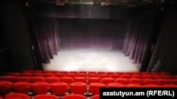 Գավառի պետական դրամատիկական թատրոնի դահլիճը հիմնանորոգումից հետո։