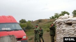 Несмотря на то, что в официальном пресс-релизе прошедшей в Женеве дискуссии приветствовался факт вывода российских военных из села Переви, югоосетинская делегация высказалась по этому вопросу отрицательно