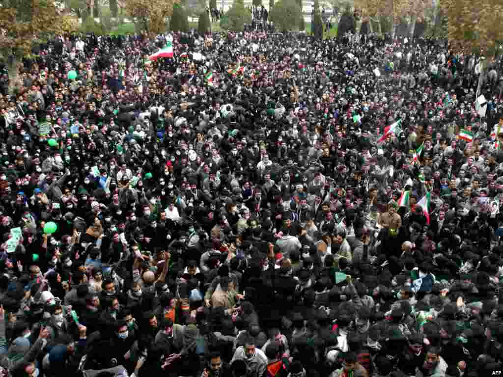 راهپیمایی حامیان جنبش سبز در دانشگاه تهران - گالری عکس و فیلم