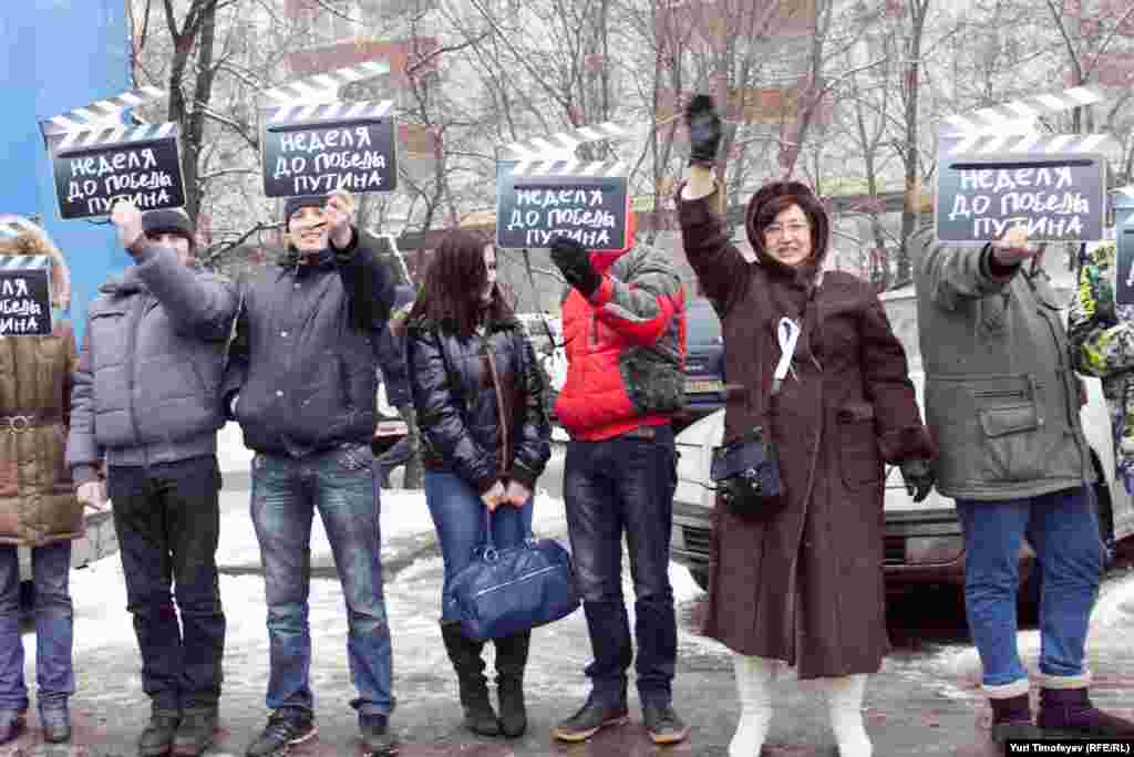 "Ак боҗра" чарасында катнашучы ханым тирәсендә Путин тарафлы "Сеть" хәрәкәте вәкилләре