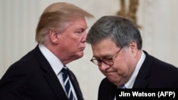 Дональд Трамп менен Уильям Барр. Иллюстрациялык сүрөт.