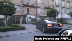 Закріплене за Київським апеляційним адміністративним судом авто приїжджає до будинку тещі Горяйнова