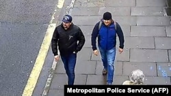 Руслан Боширов і Олександр Петров, яких британська влада підозрює в отруєнні колишнього офіцера ГРУ Сергія Скрипаля і його дочки в Солсбері в березні цього року