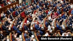 За обмеження недоторканності не голосувала лише одна фракція