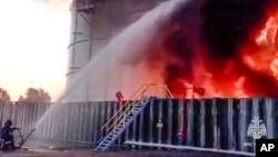 Ранее и.о. губернатора Ростовской области Юрий Слюсар заявил, что в результате атаки БпЛА в Миллерово «загорелся бензовоз» (фото иллюстративное)