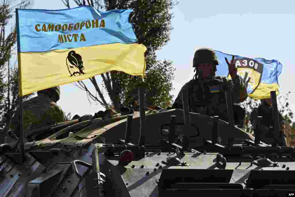 Боєць добровольчого батальйону «Азов» на околиці Маріуполя, 5 вересня 2014 року 