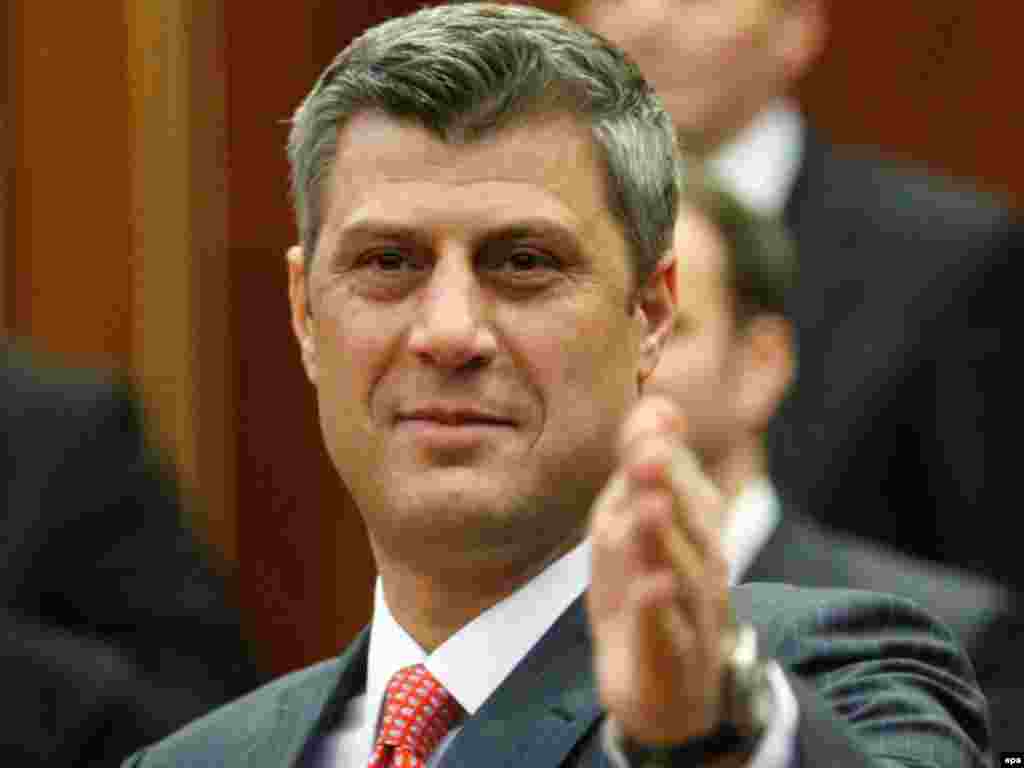 Kryeministri Hashim Thaçi pas leximit të Deklaratës së Pavarësisë 17 Shkurt 2008.