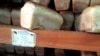 Хлеб на прилавке государственного магазина. Туркменистан (архивное фото)  