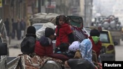 سازمان ملل می‌گوید، تنها در ماه دسامبر حدود ۸۴ هزار نفر از مردم سوریه به کشورهای همسایه گریخته‌اند.