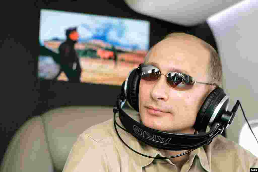 Hesabata görə Putinin sərəncamında 15 helokopter də var.