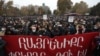 Тоолуу Карабактагы согушту токтотуу боюнча үч тараптуу макулдашууну көпчүлүк армяндар Еревандын жеңилиши катары кабыл алышты.