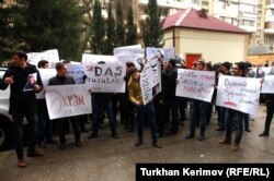 Əkrəm Əylislinin evi qarşısında etiraz aksiyası, 31 yanvar