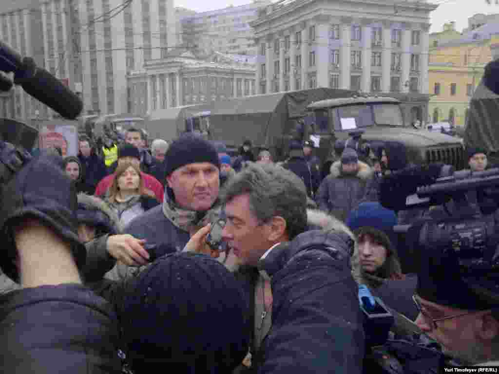 Москва, Борис Немцов на Площади Революции, 10 декабря