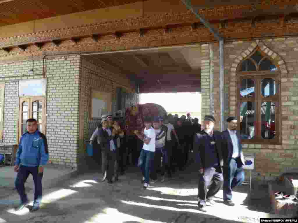 Kyrgyzstan - Osh funeral of victims of a car accident