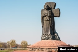 Помнік Кірылу Тураўскому ў Тураве