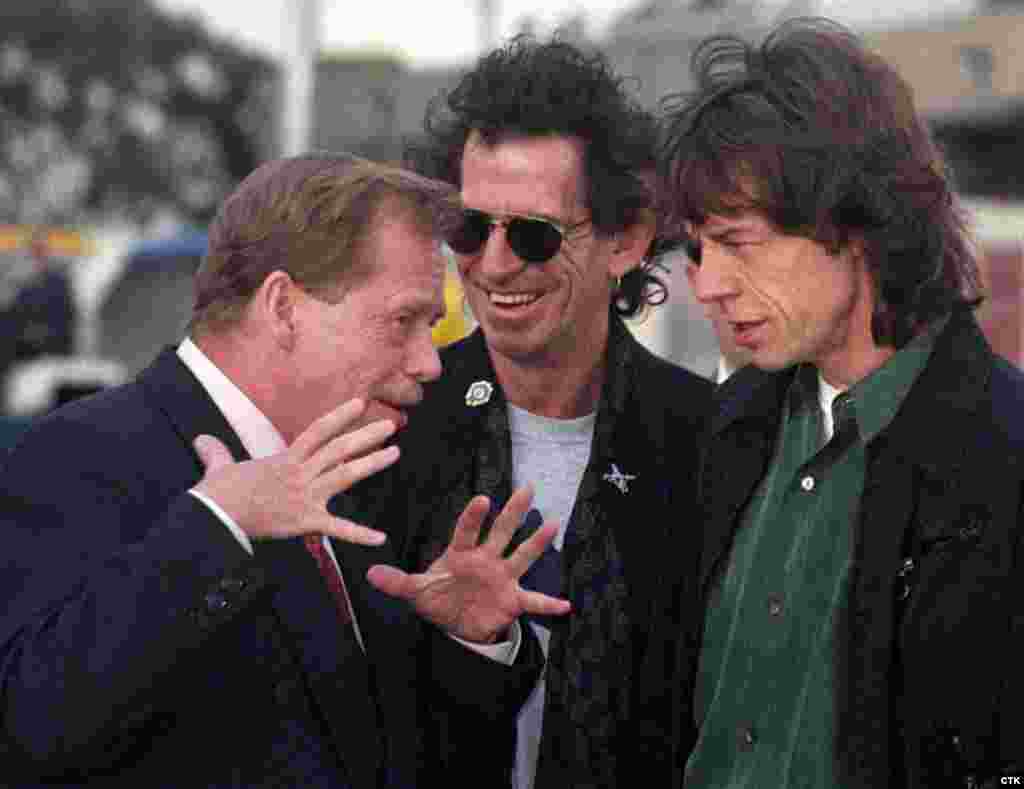 Президент Гавел Rolling Stones тобунун музыканттары Кит Ричардс жана Мик Жаггер менен Мэлбурн шаарында, 29.05.1995